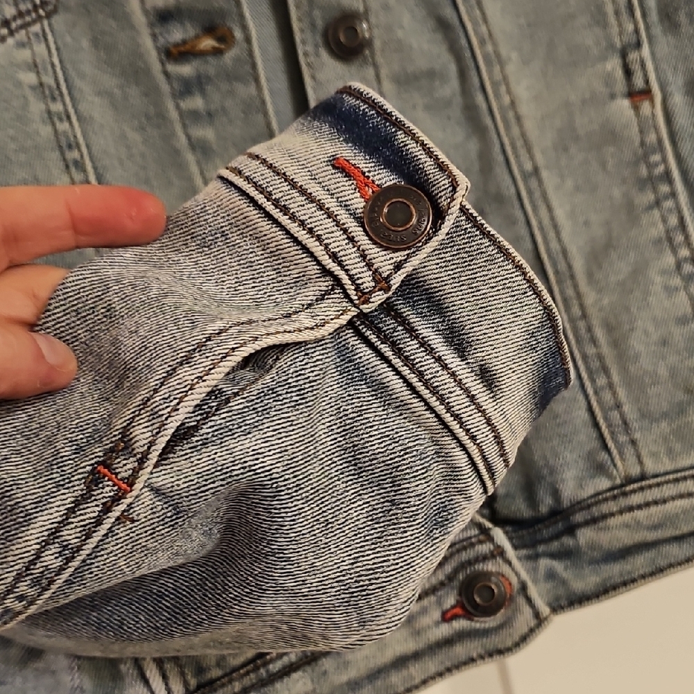 Kensie Light Wash Jean Jacket - Picture 5 of 5